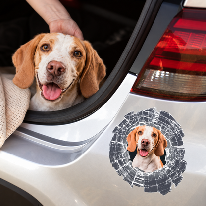 Personalized car sticker with dog motif on a silver car window. Sticker shows a dog with a happy face.