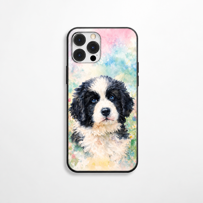 Phone case with watercolour dog motif, colour gradient in pastel tones.