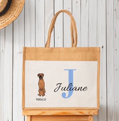 Beige jute tote bag with dog motif, the name Juliane and a blue initial J.