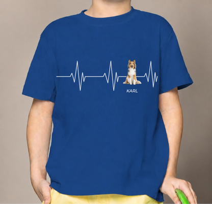Blue kids' T-shirt with heartbeat print and dog motif, personalized with the name Karl.