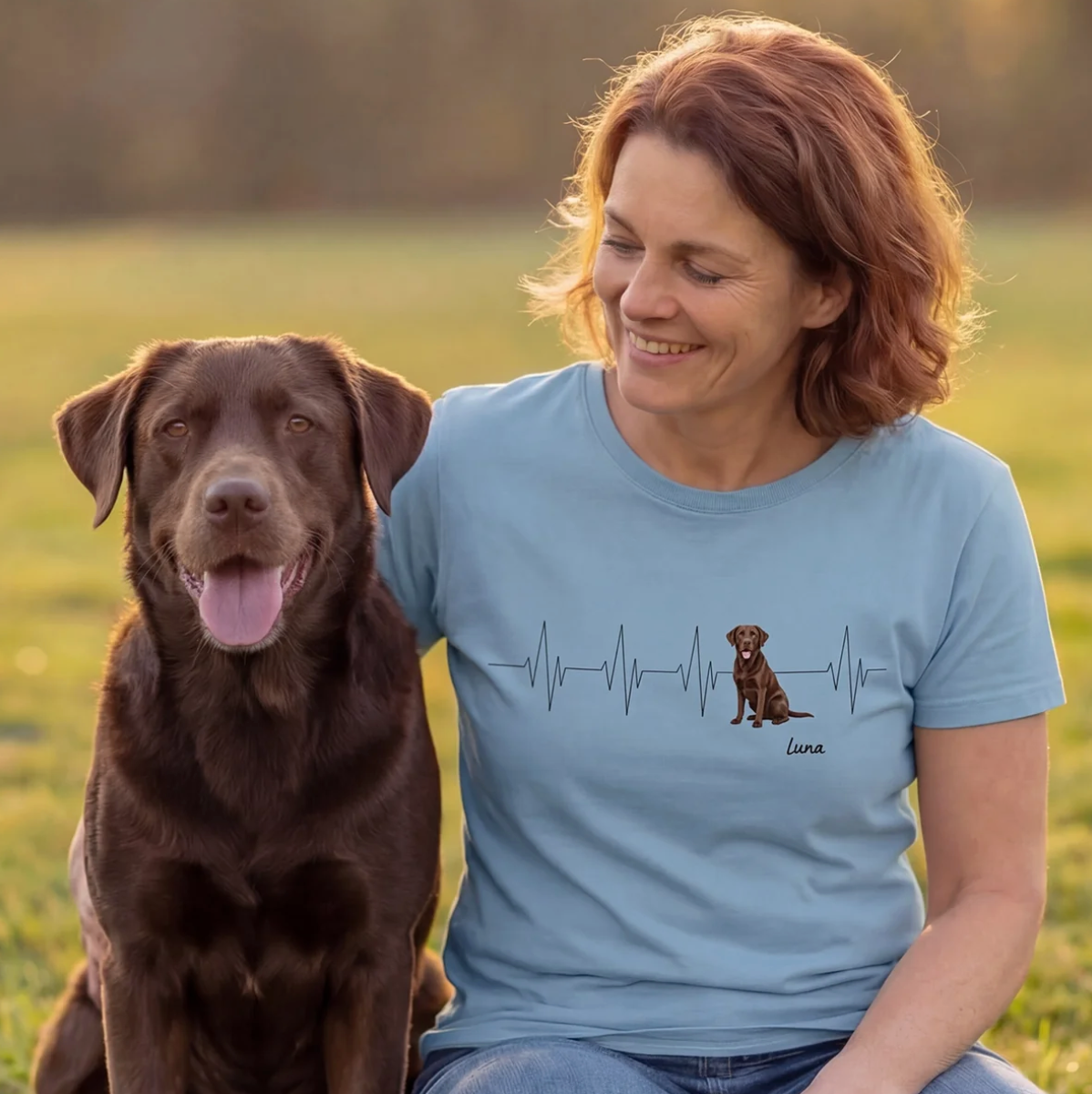 Blue T-shirt with dog motif and heartbeat design, personalization possible.