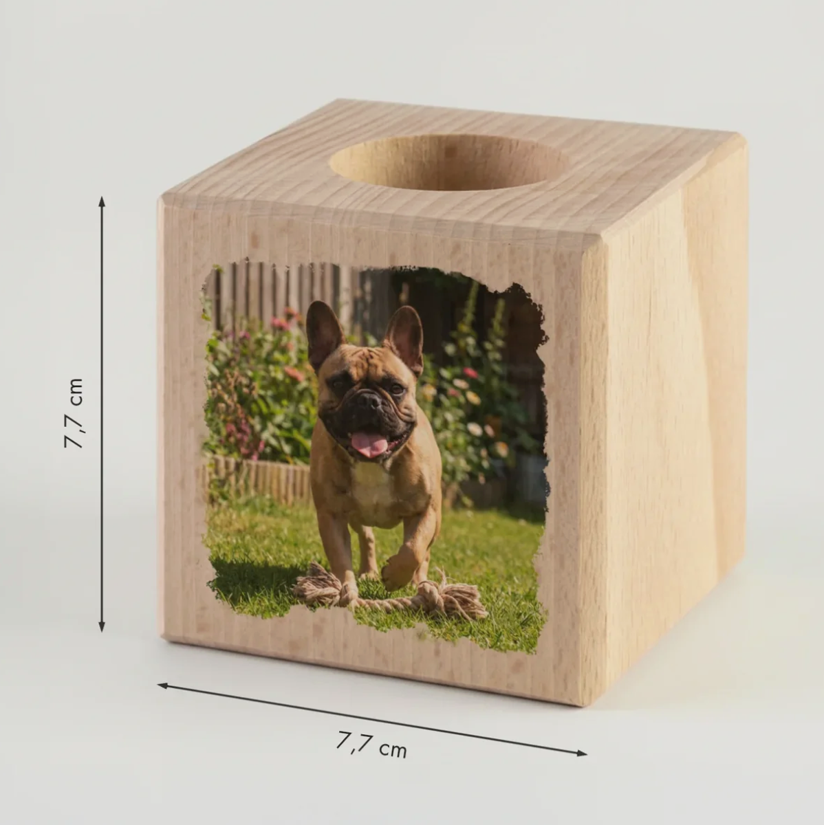 Personalized wooden candle cube with a dog photo, dimensions 7.7 cm x 7.7 cm.