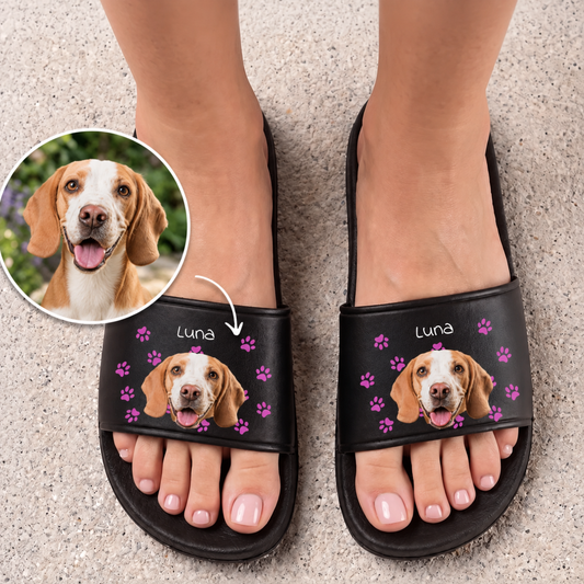 Personalized black slides with dog motif and the name "Luna".
